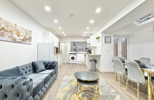 Grangetown House | Luxury 5-Bed House w/Cinema & Games Room -Central