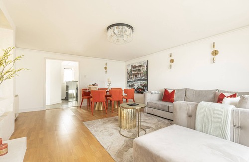 East Walworth Apartment | Luxury 5* Riverfront apartment near Central London!