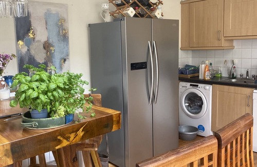 Lahinch Apartment | Luxury Apartment Lahinch 2mins from beach restaurants and Golf Club+parking