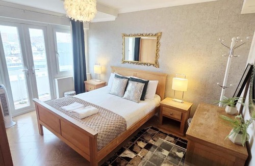 Seafront Apartment | Luxury Beachfront Apartment Brighton Centre