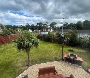 Donaghadee House | Luxury Coastal Retreat, Sleeps 6, Free WiFi, Free Parking, Detached