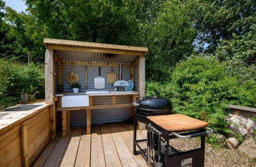 Polperro House | Luxury Coastal Shepherds Hut with hot tub, dining dome & a 5 Minute Walk to Pubs and Village