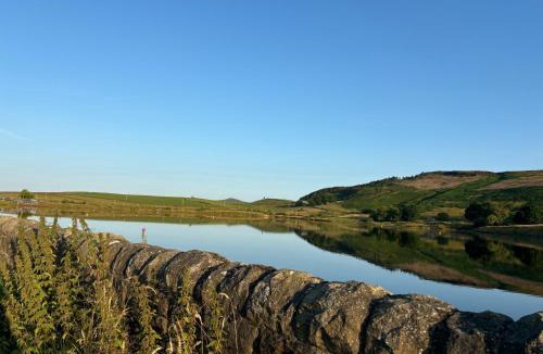 Embsay House | Luxury Cottage above Embsay Reservoir with Sunrise-to-Sunset Views