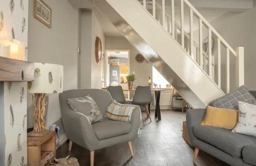 Pickering House | Luxury Cottage Nestled in the Heart of Pickering - Pet Friendly