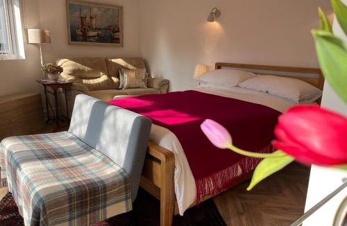 Clevedon House | Luxury Detached Hideaway near town, beach and woods
