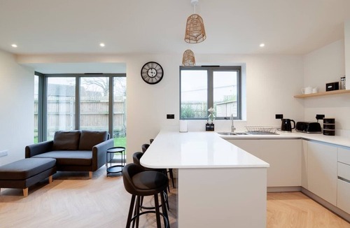 New Forest District House | Luxury Escape Forest-to-Coast | 5BR Family Retreat
