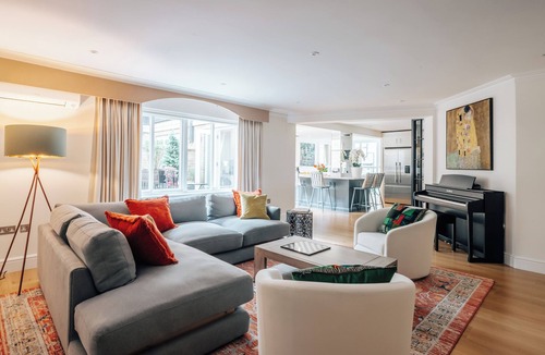 South Kensington House | Luxury Family Summer Stay | South Ken, AC & Garden
