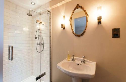 Bailliesmill House | Luxury Large Group Accommodation with Hot Tub