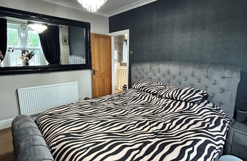 Victoria Park House | Luxury Long-stay House in Central Cardiff with Hot Tub