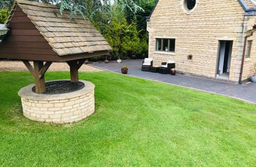 Earlswood Apartment | Luxury, private, secure self-contained Coach House, near Wythall and close to the NEC