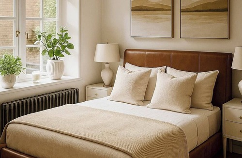 Covent Garden Apartment | Luxury Sanctuary in Central Covent Garden: 3 Beds, AC, High Speed Wifi