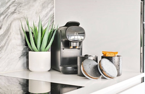 Shepherd's Bush Apartment | Luxury Stylish Flat | Balcony, WiFi & Near Westfield/Portobello