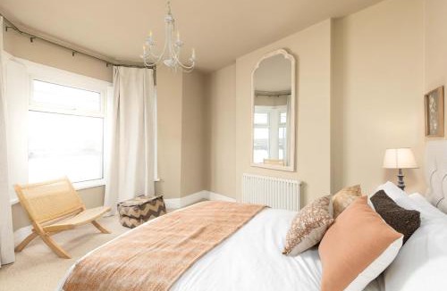 Grangetown House | Luxury Townhouse in Cardiff City Centre, 5 bedrooms, up to 12 guests
