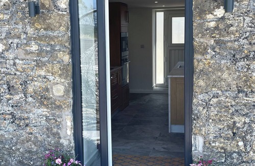 Cowbridge House | Luxury Welsh Barn Retreat. Pool & Stunning Views