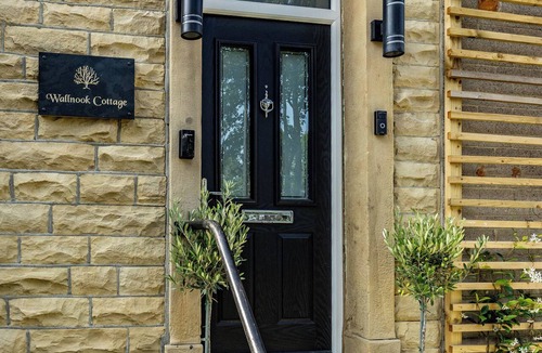 Ainley Top Cottage | Luxury Yorkshire Stone Cottage | Walk to Manor, HRI, Bars & Restaurants
