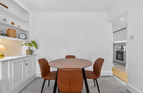 London Borough of Bromley Apartment | Madeira 2BR Garden Retreat in Bromley with Street Parking