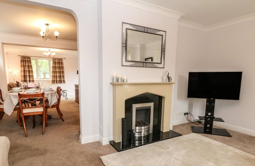 Bircotes Cottage | MAGNOLIA CORNER, pet friendly, with a garden in Tickhill