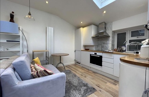 Headington Apartment | Mark Road Villa