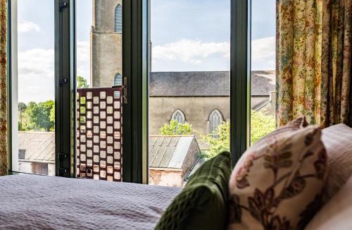Monasterevin Hotel | Market Square