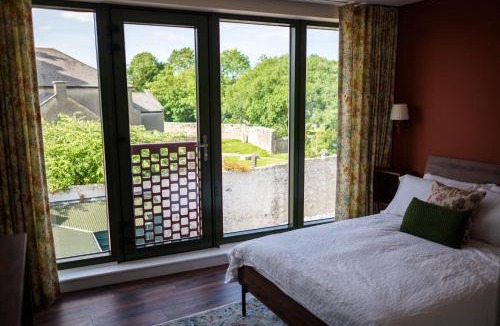 Monasterevin Hotel | Market Square