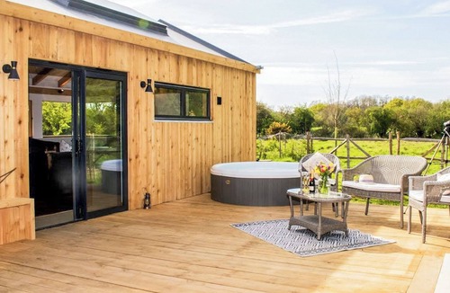 Funtington Cottage | Meadow Hide - UK36773