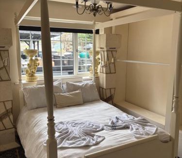 Wokingham House | Meadow view