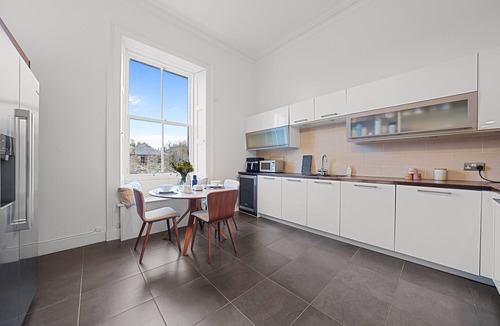 Merchiston Bed & Breakfast | Merchiston 1 Room in Shared Apartment with Parking - Edinburgh