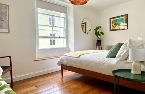 Frome House | Mid-Century Gem - Heart of Frome