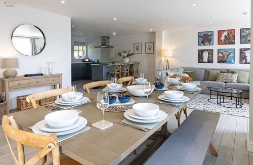 Cirencester House | Mill Village 71/72, Milly Cottage - Lakeside, Onsite Facilities, Pool, Sleeps 11