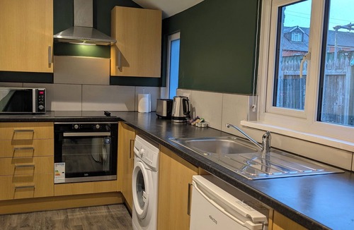 Chapeltown Apartment | Modern 1-Bed Flat Free Parking Near City Centre