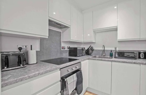 Hemel Hempstead Apartment | Modern 2 Bed Apartment | Secure Parking | Central