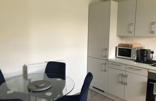 Iwade House | Modern 2-Bed Home | Entire Place | Ideal for Contractors & Families