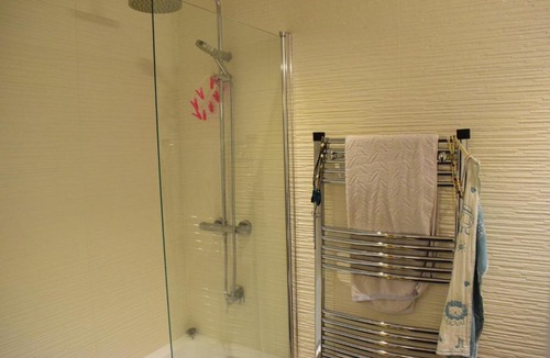 Haroldʼs Cross Apartment | Modern 2 Bedroom Apartment In Dublin
