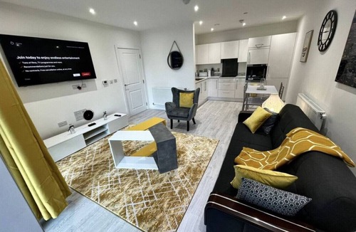 Christchurch Apartment | Modern 2BR Apartment with Balcony & Secure Parking