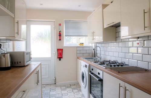 Newport House | Modern 3 bed house in Newport, near Junction 27, M4