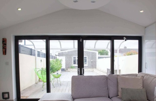 Dublin Apartment | Modern 3BDR Home w Garden