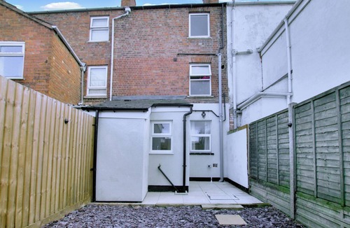 Gloucester House | Modern 4-Bed Home | Smart TV | Garden
