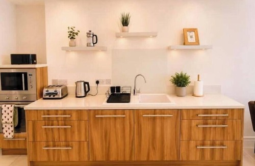 Penarth House | Modern 4-Bedroom Cardiff Bay View Home | Sleeps 8 with Garden & Parking
