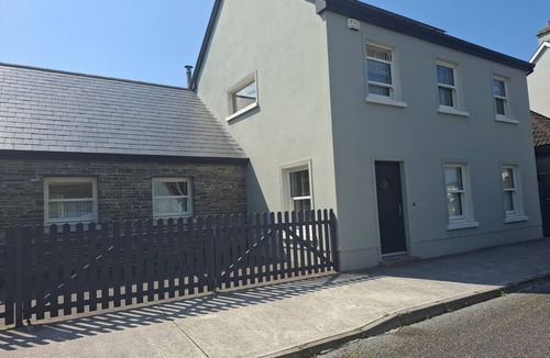 Kilkee House | Modern 4-bedroomed Detached House in Kilkee perfect location for Irish Open