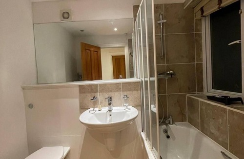 Kew Apartment | Modern and super cosy apartment, peaceful location, Richmond London