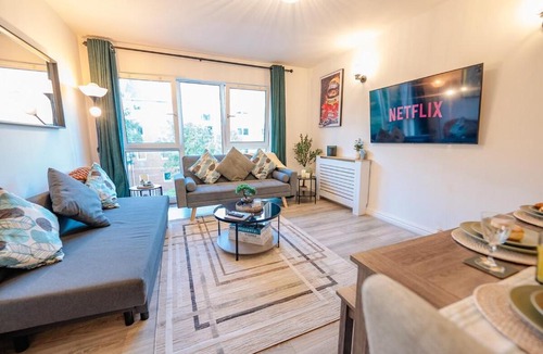 Cathays Apartment | Modern & Central 2 Bedroom Apartment Free Parking