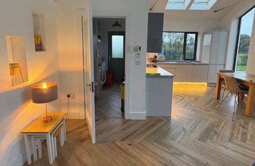 Woodford Cottage | Modern Cottage Near Portumna Forest Park Sleeps 6