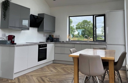 Woodford Cottage | Modern Cottage Near Portumna Forest Park Sleeps 6