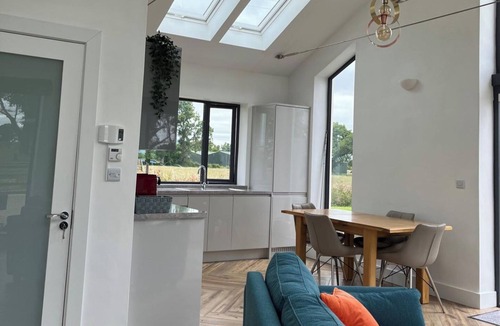 Woodford Cottage | Modern Cottage Near Portumna Forest Park Sleeps 6