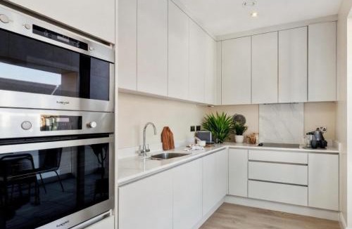 Stillorgan Apartment | Modern Deluxe Apartment with a Seaview