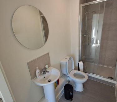 Sandyford House | Modern Ensuite King Bedroom in Sandyford