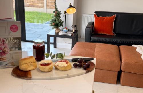 Newry House | Modern Entire Home steps from the Train Station