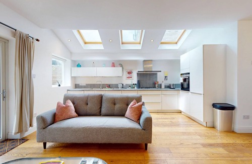 Kilburn House | Modern Home w/Garden 4 Min Walk to Kilburn Station