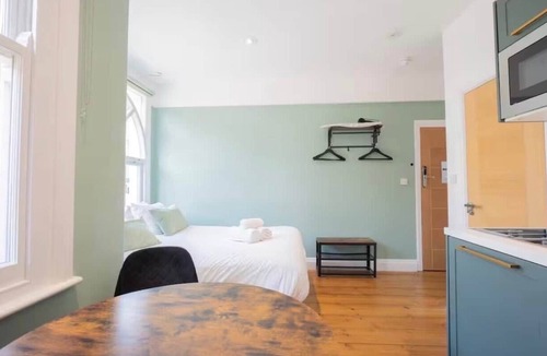 Kings Cross St. Pancras Apartment | Modern King's Cross Studio 003