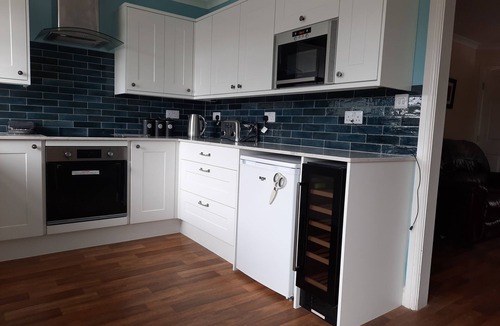Harlyn House | Modern seaside cottage, dog friendly, 200m from beach at Harlyn Bay. nr Padstow